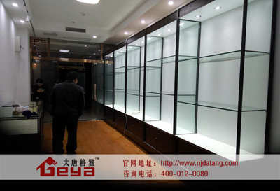 這才是珠寶展示柜定做正確的打開(kāi)方式 展覽展柜的設(shè)計(jì)與上門安裝
